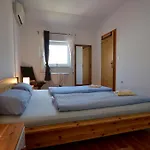 Apartament Akaju *